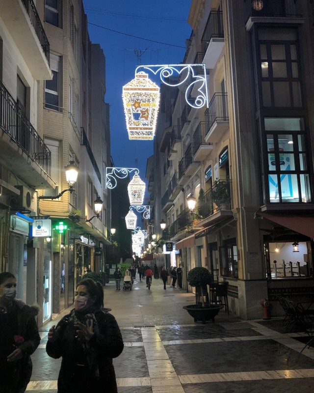 <span style='color:#780948'>ARCHIVED</span> - First part of Christmas lights switched on in Murcia City