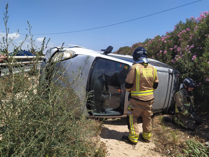 <span style='color:#780948'>ARCHIVED</span> - Woman rescued from car on AP-7 in Pilar de la Horadada