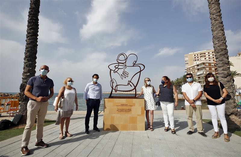 <span style='color:#780948'>ARCHIVED</span> - Torrevieja unveils sculpture in tribute to Covid victims