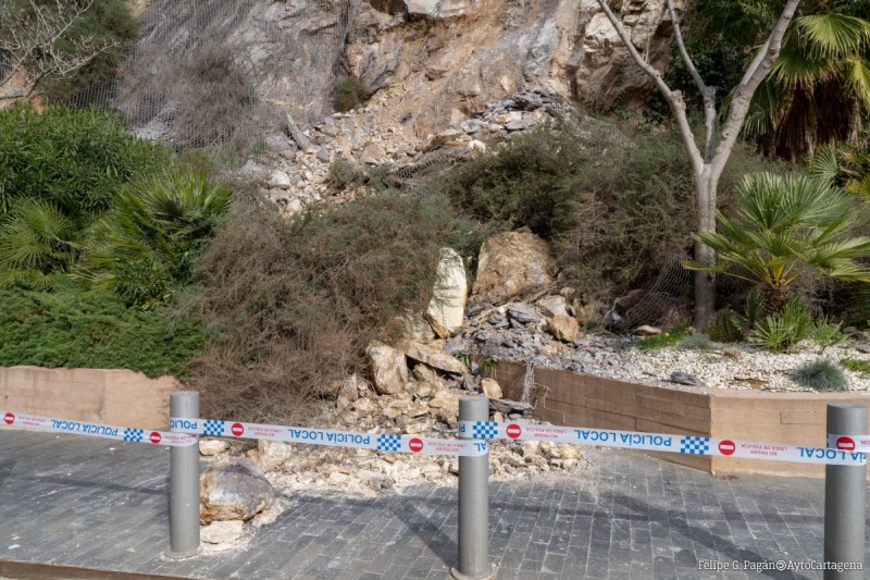 <span style='color:#780948'>ARCHIVED</span> - Work finally begins to prevent further rockfalls near to Panoramic Lift in Cartagena