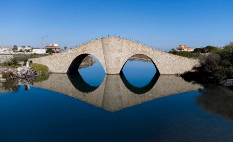 The Puente de la Risa bridge in La Manga del Mar Menor