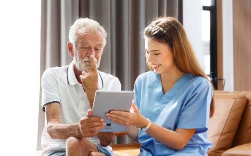 How elderly care trends are developing in Spain: From traditional residences to innovative home solutions