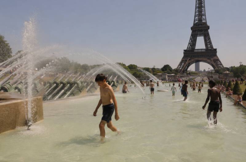 ''Madrid functions at 40 degrees'': France looks to Spain for heatwave tips