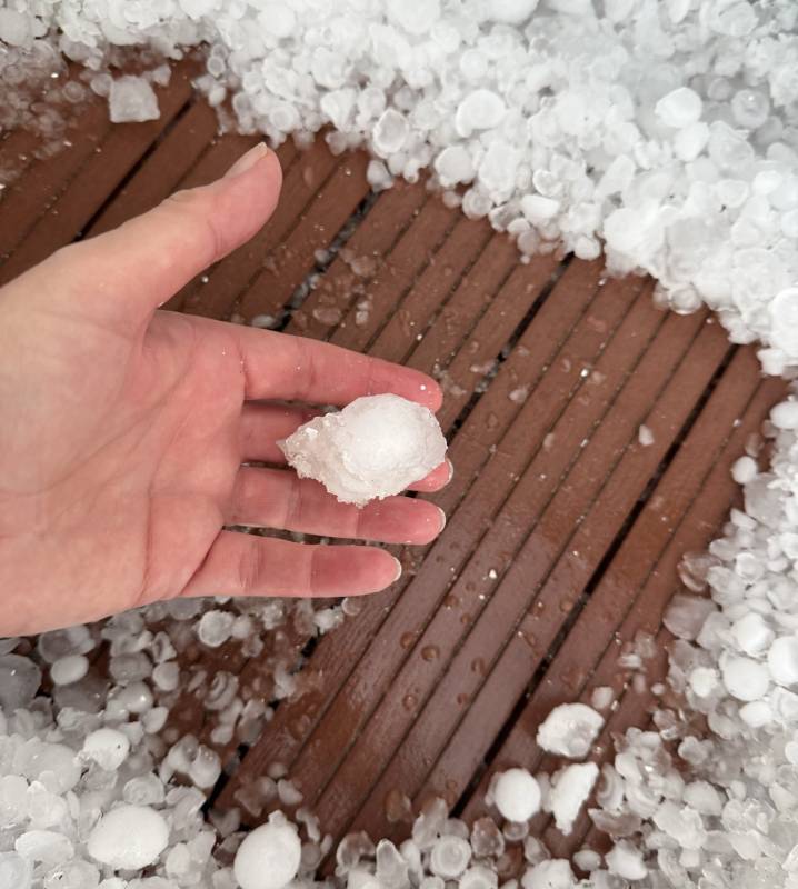 Violent hailstorm leaves Tarragona streets underwater