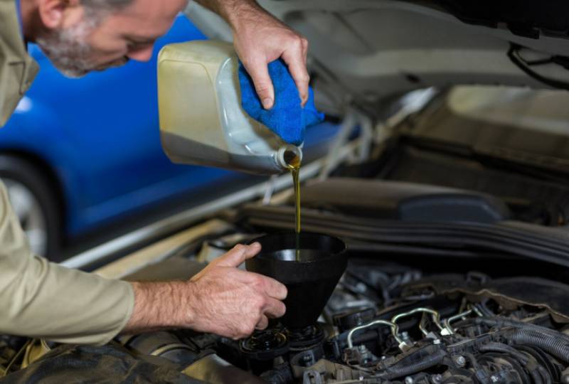 Used oil gets a second life in Murcia as thousands of tonnes are turned into new lubricant